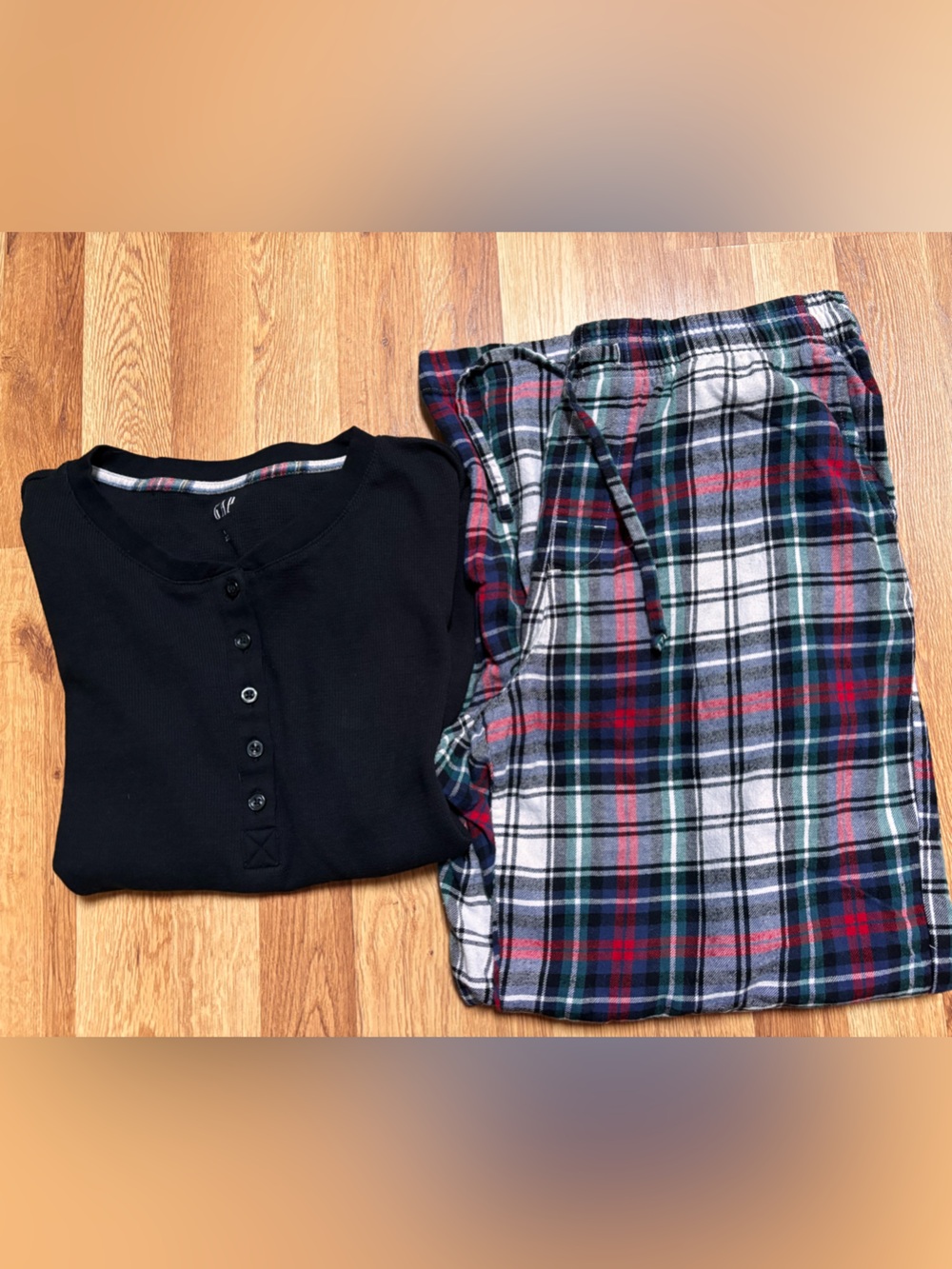 GAP Pajama Set Black Henley Top and Plaid Pants w/ Pockets Set Women’s Large